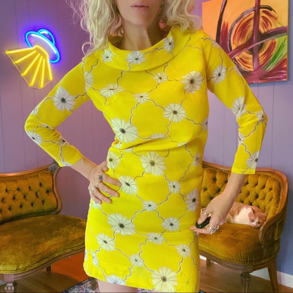 ❌SOLD🏷Vintage 1960s Flower Power mini dress - Picture 8 of 11